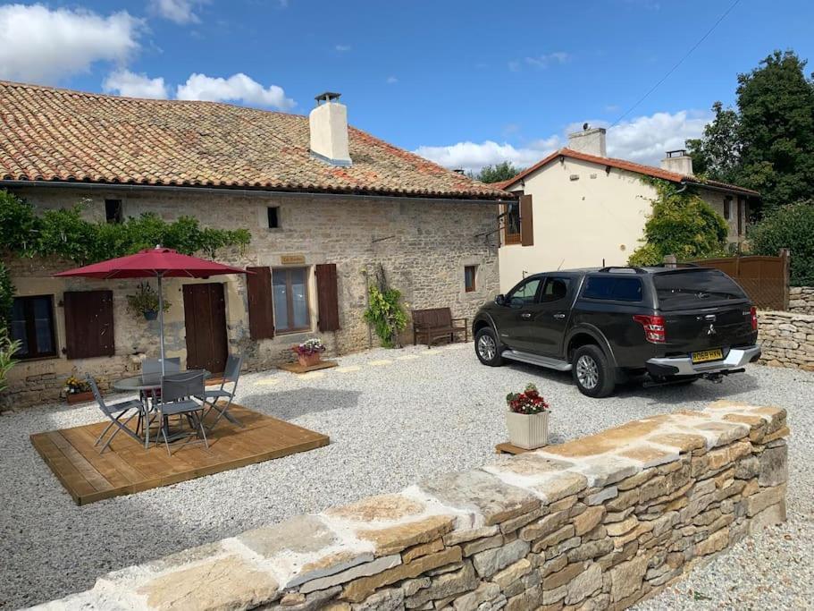 Les Roches Villa Vanzay Exterior photo