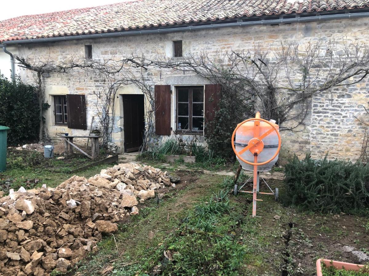 Les Roches Villa Vanzay Exterior photo