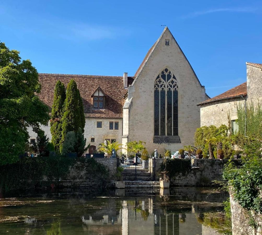 Les Roches Villa Vanzay Exterior photo