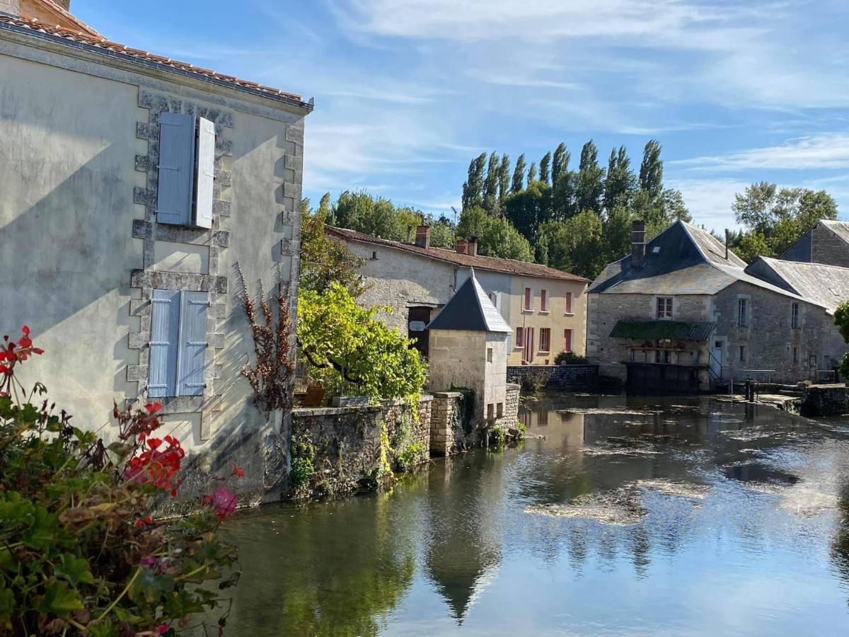 Les Roches Villa Vanzay Exterior photo